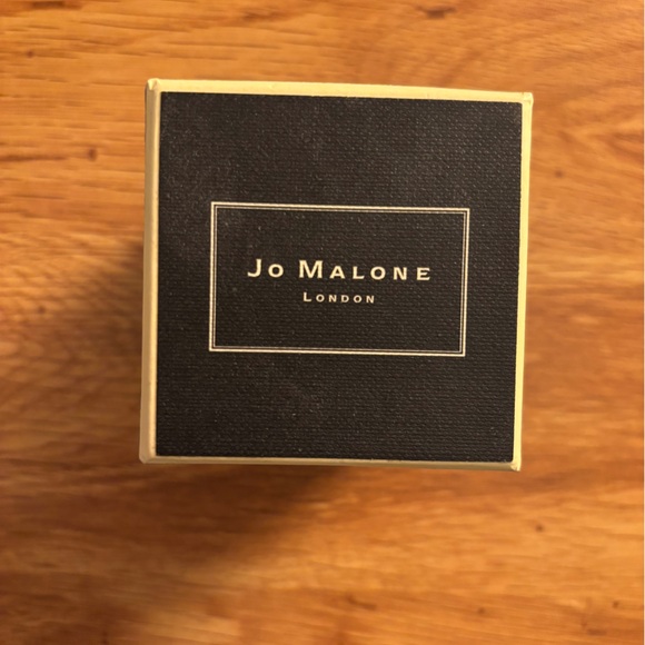 Jo Malone London English Pear & Freesia Scented Candle ~Travel size - Picture 2 of 9